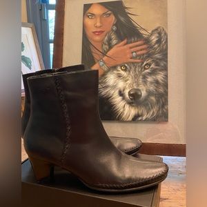 Pikolinos black ankle leather boots